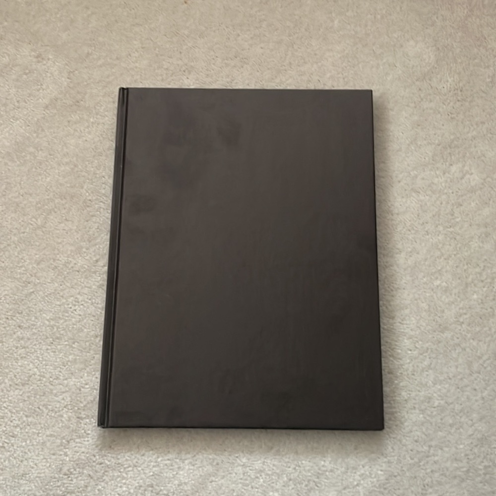 Beautiful coffee table book - Picture 2 of 9
